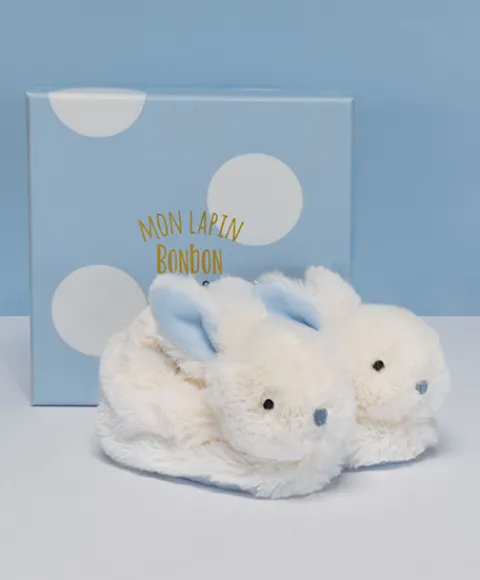 Doudou et Compagnie Coffret cadeau naissance chaussons lapin bleu avec hochet - 0/6 mois> Chaussons