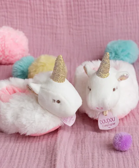 Doudou et Compagnie Coffret cadeau naissance chaussons bébé Licorne avec hochet - 0/6 mois> Chaussons