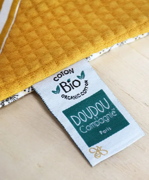 Doudou et Compagnie Doudou bébé ours en coton BIO - 20 cm - modèle aléatoire> Doudou Plat