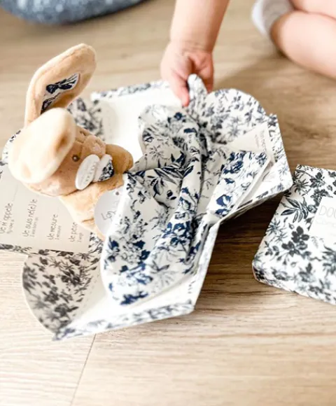 Doudou et Compagnie Doudou LAPIN bleu Marine avec mouchoir - BOH'AIME -> Petit Format