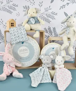 Doudou et Compagnie Doudou mouchoir lapin rose en coton BIO - 15 cm><noscript><img width=