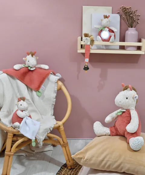 Doudou et Compagnie Doudou plat girafe beige et rouge -25 cm> Doudou Plat