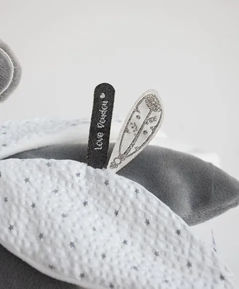 Doudou et Compagnie Doudou pétales Panda gris - Attrape-rêves - 26 cm> Doudou Plat