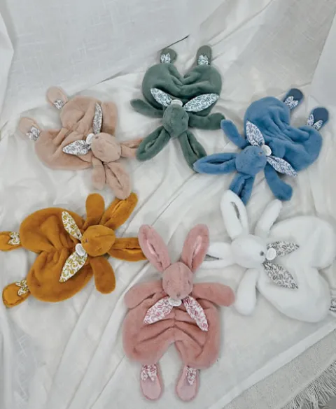 Doudou et Compagnie Lapin DOUDOU® - Doudou lapin Beige - 29 cm> Doudou Plat