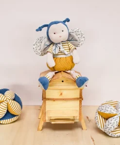 Doudou et Compagnie Balle d'éveil bébé avec Hochet intégré - Pollen l'abeille en coton BIO - 15 cm - Modèle aléatoire