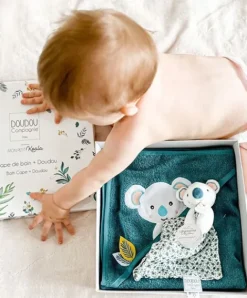 Doudou et Compagnie Coffret cadeau cape de bain et Doudou Yoca le koala - 80 x 80 cm