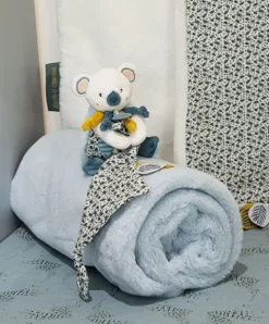 Doudou et Compagnie Couverture bébé plaid Douceur Yoca le koala - Bleu - 70 x 100 cm